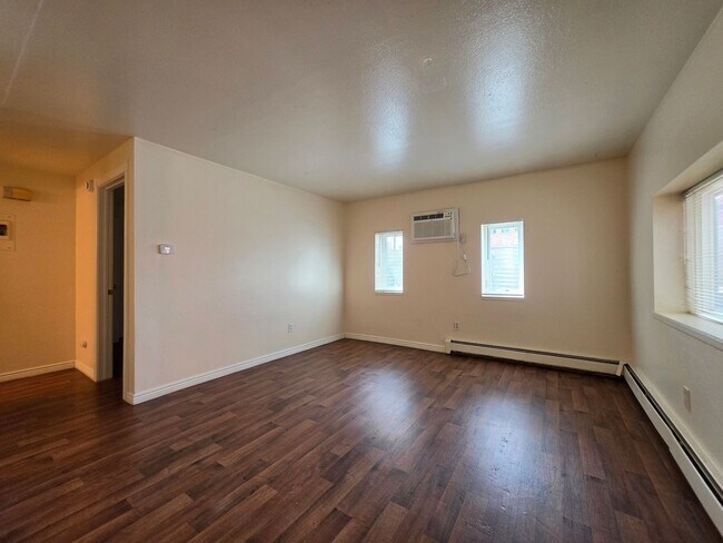 Foto del edificio - 4955 Moorhead Ave