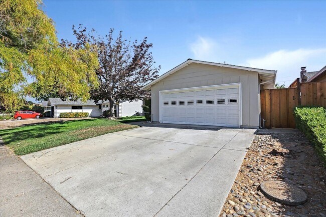 Building Photo - 4 br, 2 bath House - 902 Cottonwood Drive