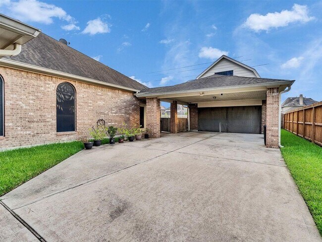 Building Photo - 2714 Brahman Dr