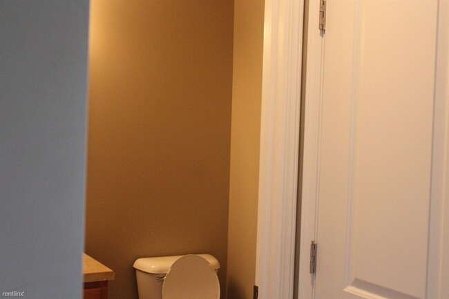 Foto del edificio - 3 br, 2.5 bath Duplex - 400 N Saginaw Rd