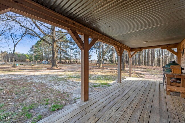 Building Photo - Mini Farm on 2 acres
