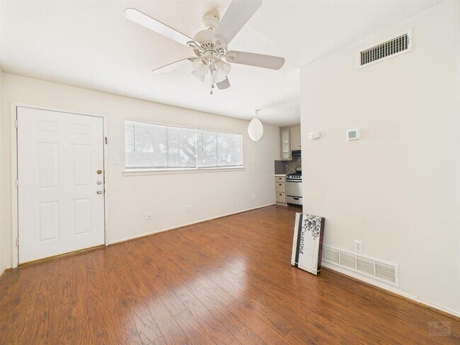 Building Photo - 803 W 28th St