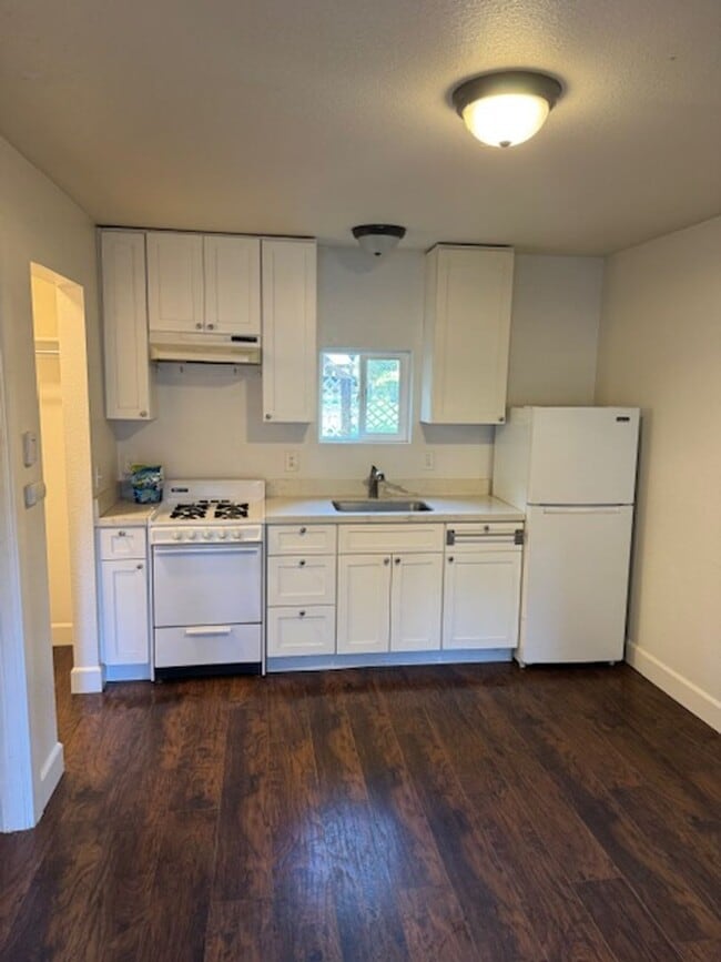 Building Photo - 10381 CA-116