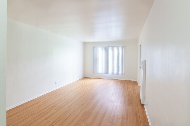 Building Photo - 729 Gayley Ave