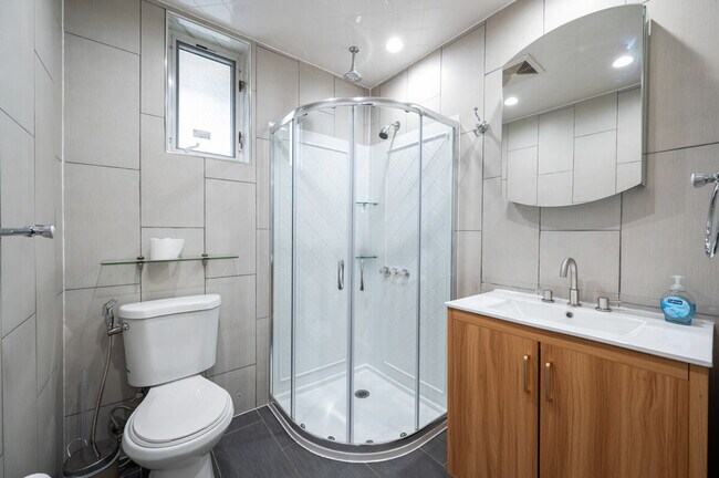 Foto del edificio - 318 E 62nd St