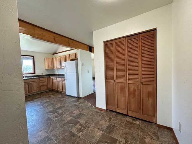 Foto del edificio - 2 bed, 1 Bath in Hamilton. Includes one ca...