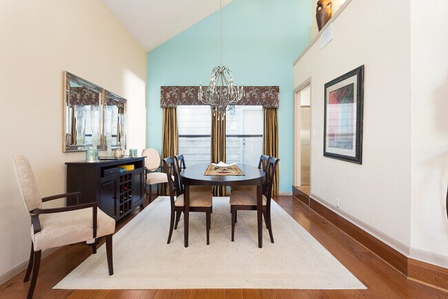 Building Photo - Beautiful 4 bedroom home in the Deerfield Subdivision