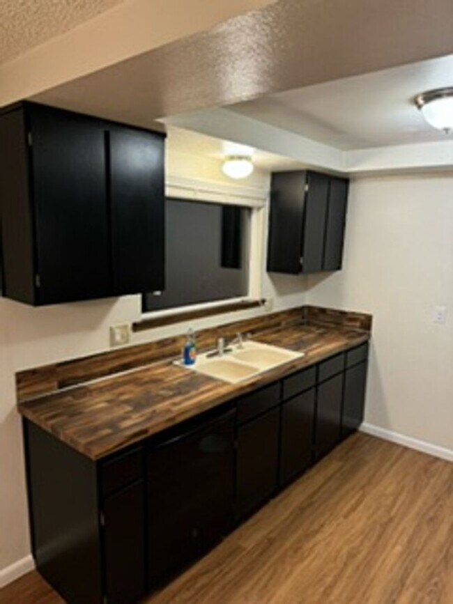 Foto del edificio - Villalpando - 1218-1222 Summers Lane PM 9-...