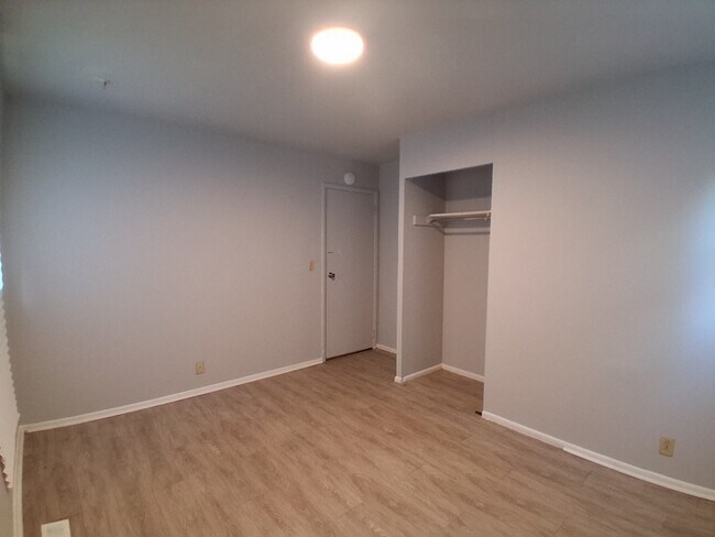 Foto del edificio - 804 Knollcrest Dr