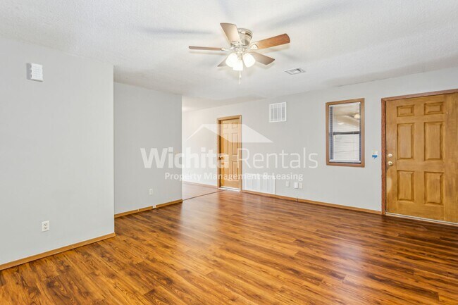 Foto del edificio - 3 bedroom 2 bath duplex in Derby