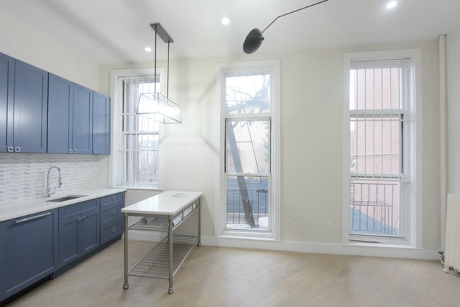 Building Photo - 473 Tompkins Ave