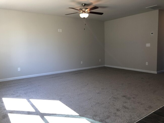 Building Photo - 956 Revere Way