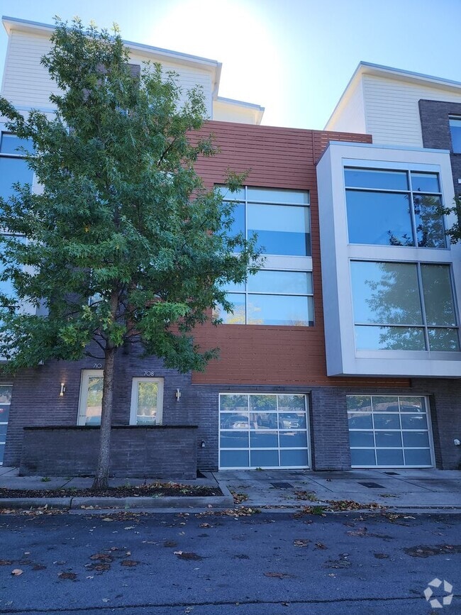 Building Photo - 708 Strickland Dr