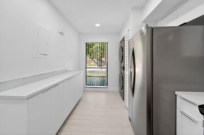Foto del edificio - 114 Brackenwood Rd