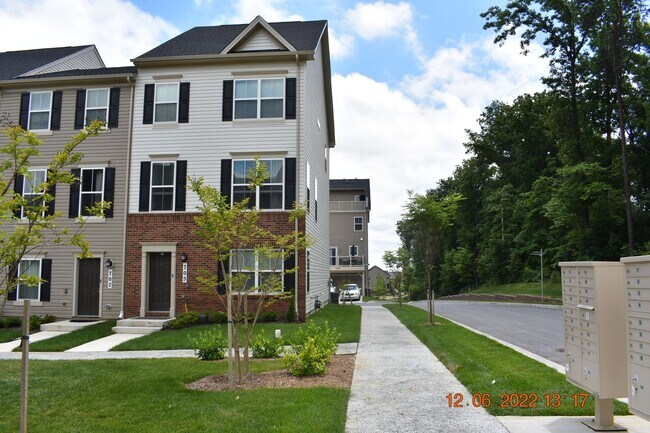 Building Photo - BRAND NEW HOME FOR RENT 4 LEVEL HOME WITH ...