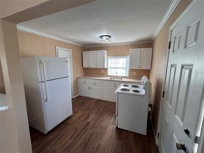 Building Photo - 5313 Ave Q 1/2