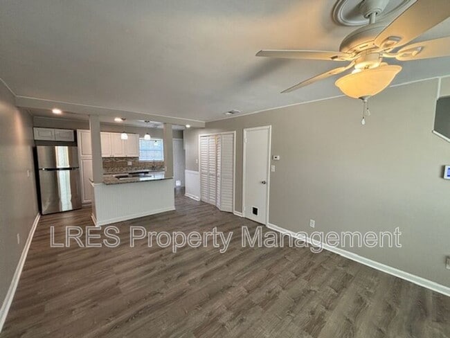 Foto del edificio - 517 Carambola Ave