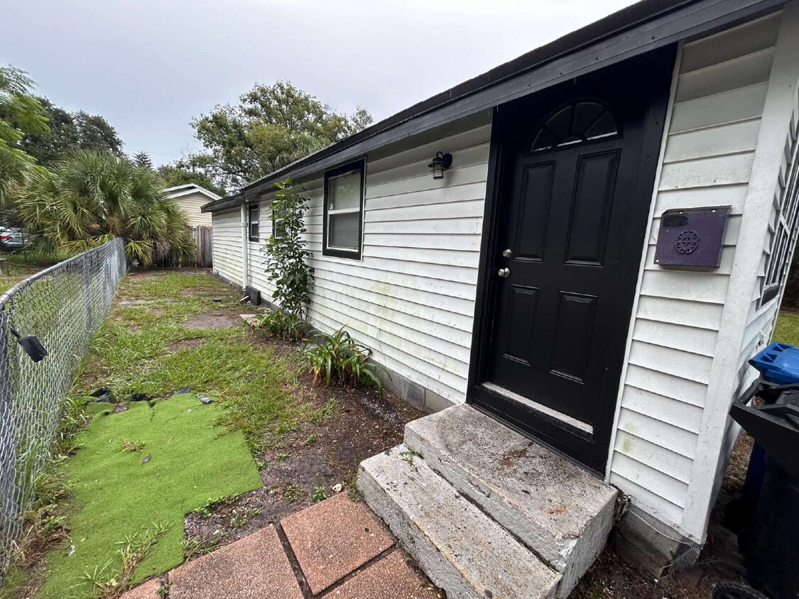 Foto principal - 1830 48th St S