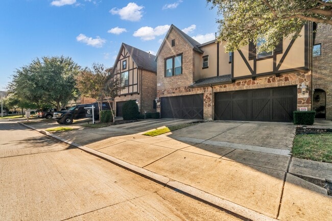 Building Photo - 932 Brook Forest Ln