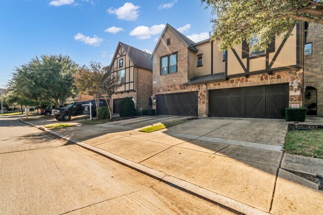 Foto del edificio - 932 Brook Forest Ln