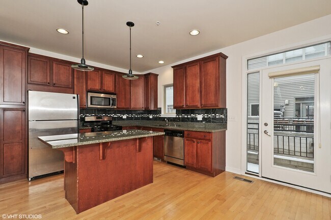 Building Photo - 2321 S Wabash Ave