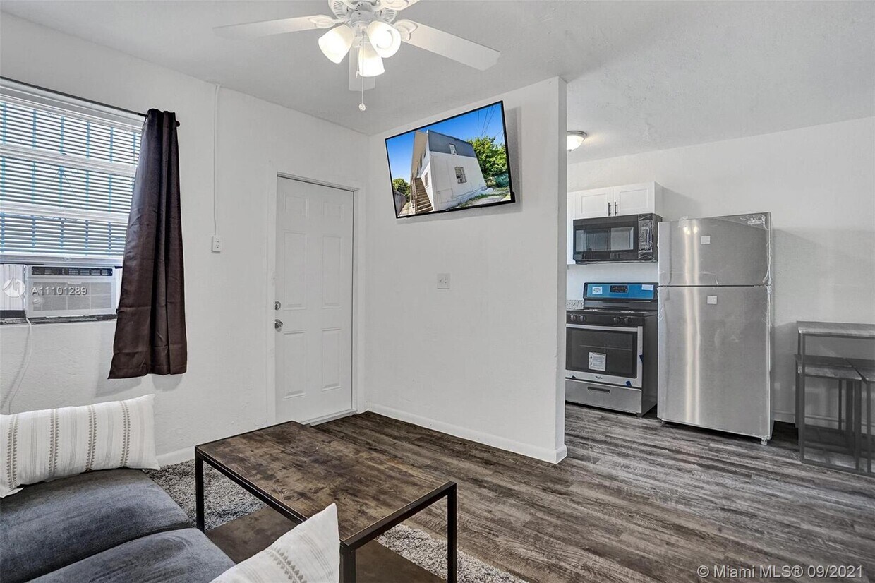Foto principal - 708 NW 4th Ave