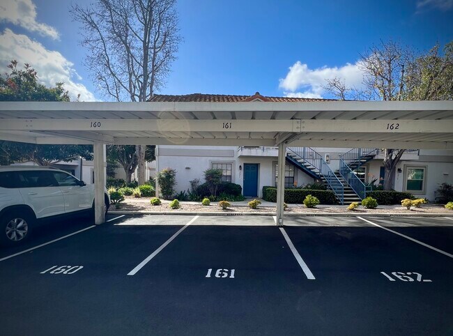 Plaza de aparcamiento reservada - 10341 Azuaga St