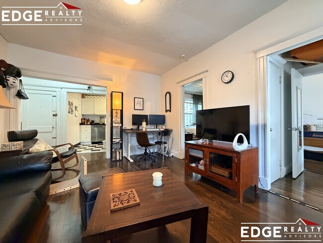 Foto del edificio - 130 Brainerd Rd