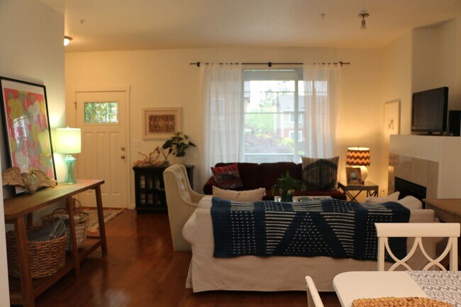 Foto del edificio - 700 NW Falling Waters Ln