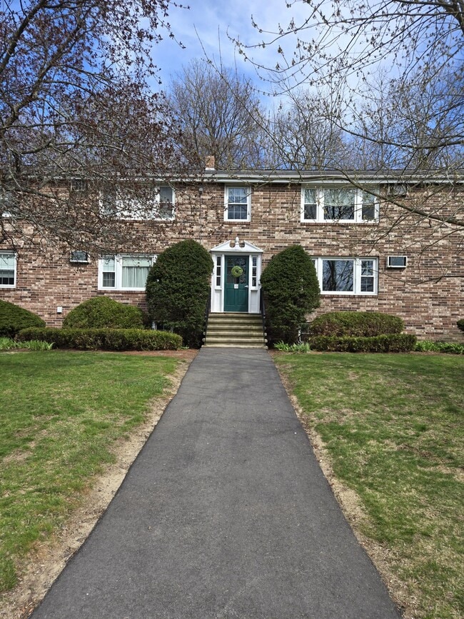 Building Photo - 10 Myles Standish Dr