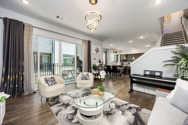 Foto del edificio - 5815 Fairdale Ln