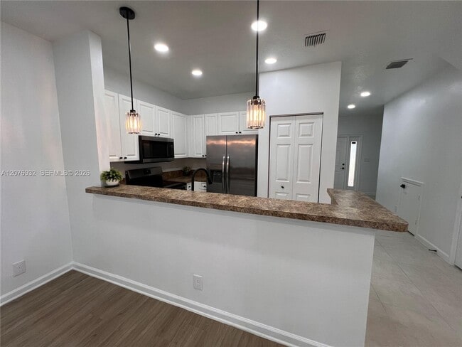 Building Photo - 3102 Coral Ridge Dr