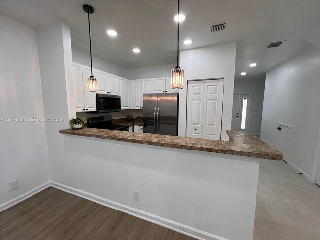 Foto del edificio - 3102 Coral Ridge Dr
