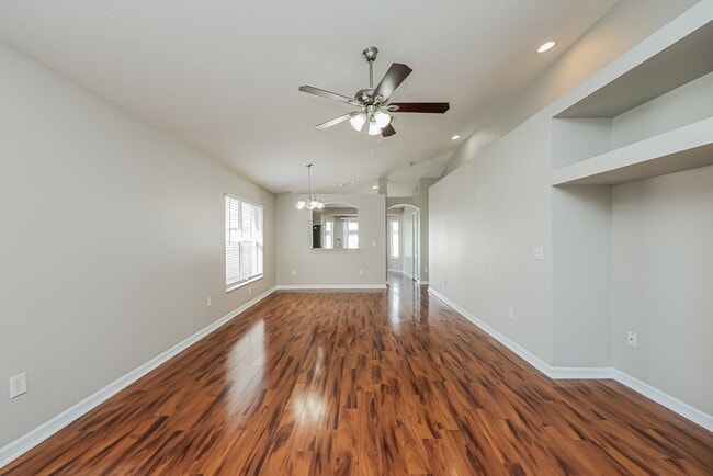 Foto del edificio - 12724 Evington Point Dr