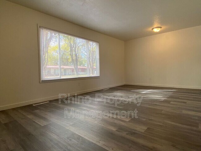 Building Photo - 1094 W 1520 N