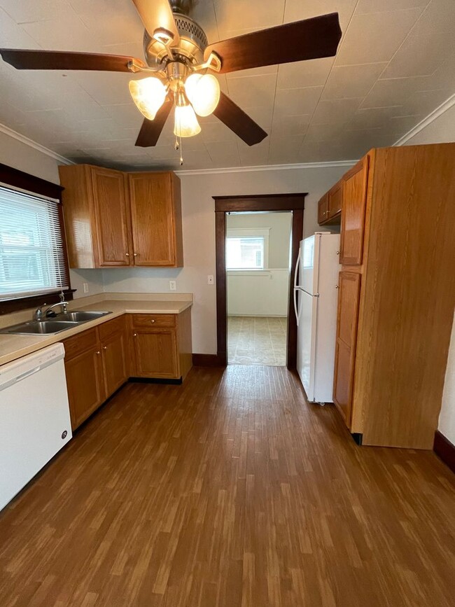 Building Photo - 4 Bedroom Home Near Downtown Goshen