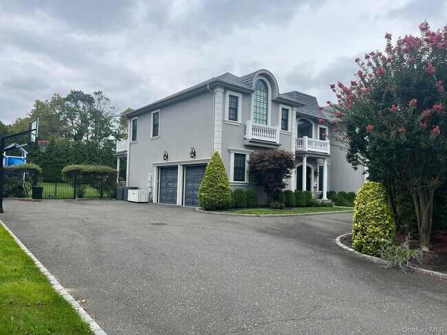 Foto del edificio - 302 Hewlett Neck Rd