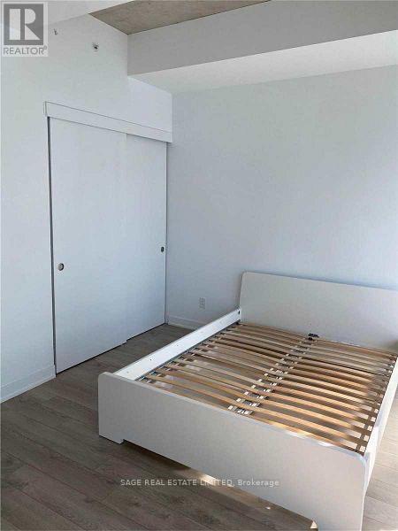 Building Photo - 185 Roehampton Ave