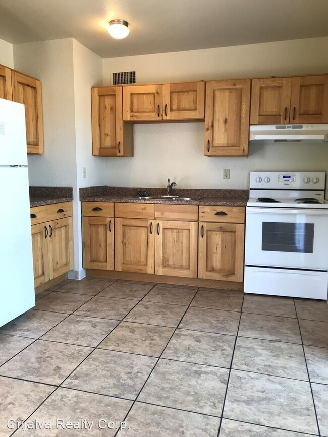 Building Photo - 3801-3807 S Queen Palm Dr