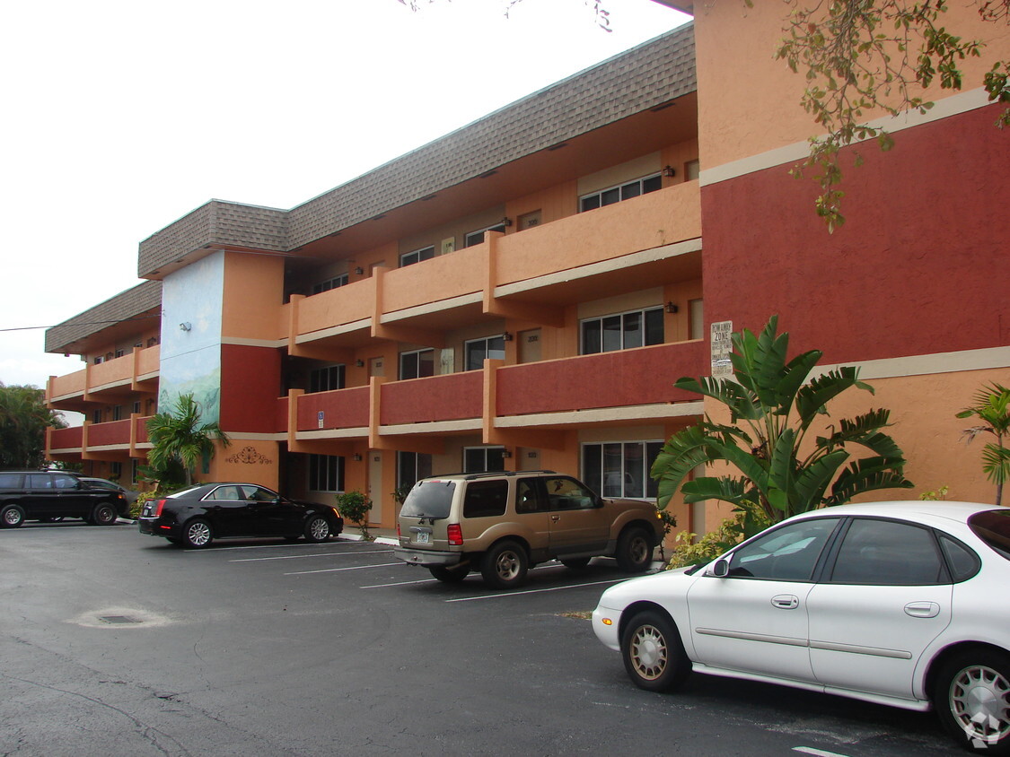 Primary Photo - 1400 NE 54th St