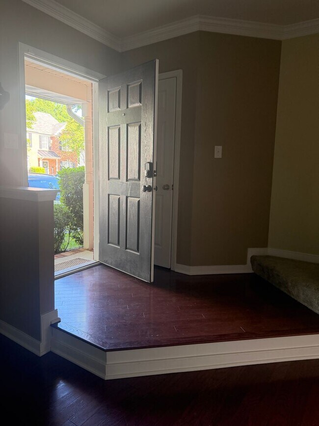 Building Photo - Upgraded 3 Bedroom Townhome North Chesterfield