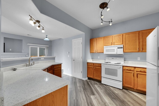 Building Photo - $1,775.00 - 2 Bedrooms, 2.5 Bathrooms, Townhouse in Thornton with Cozy Fireplace!