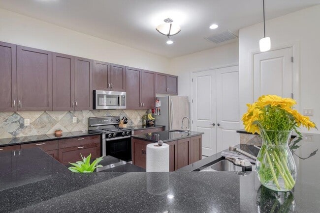 Foto del edificio - 2312 Thornton Rd