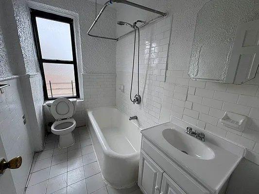 Foto del edificio - 1 bedroom in BRONX NY 10452