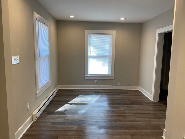 Foto del edificio - 2 bedroom/1 bath Duplex "ASK ABOUT OUR ZER...