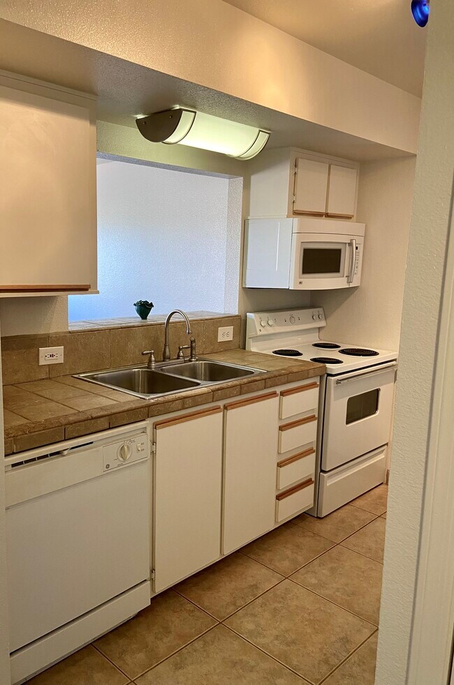 Kitchen - 2210 Miguel Chavez Rd