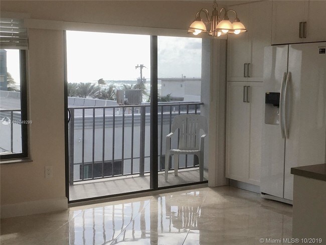 Foto del edificio - 3215 N Ocean Dr