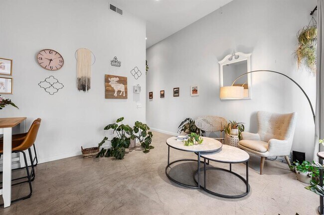 Building Photo - 507 Sabine St