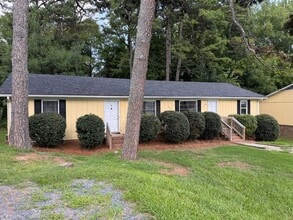 Building Photo - 646 Greenfield St