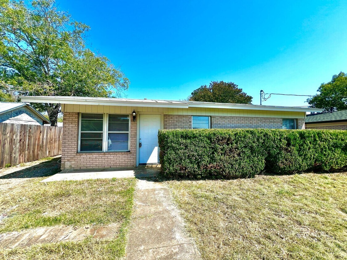 Primary Photo - Charming 3 bedroom, 1 bathroom home